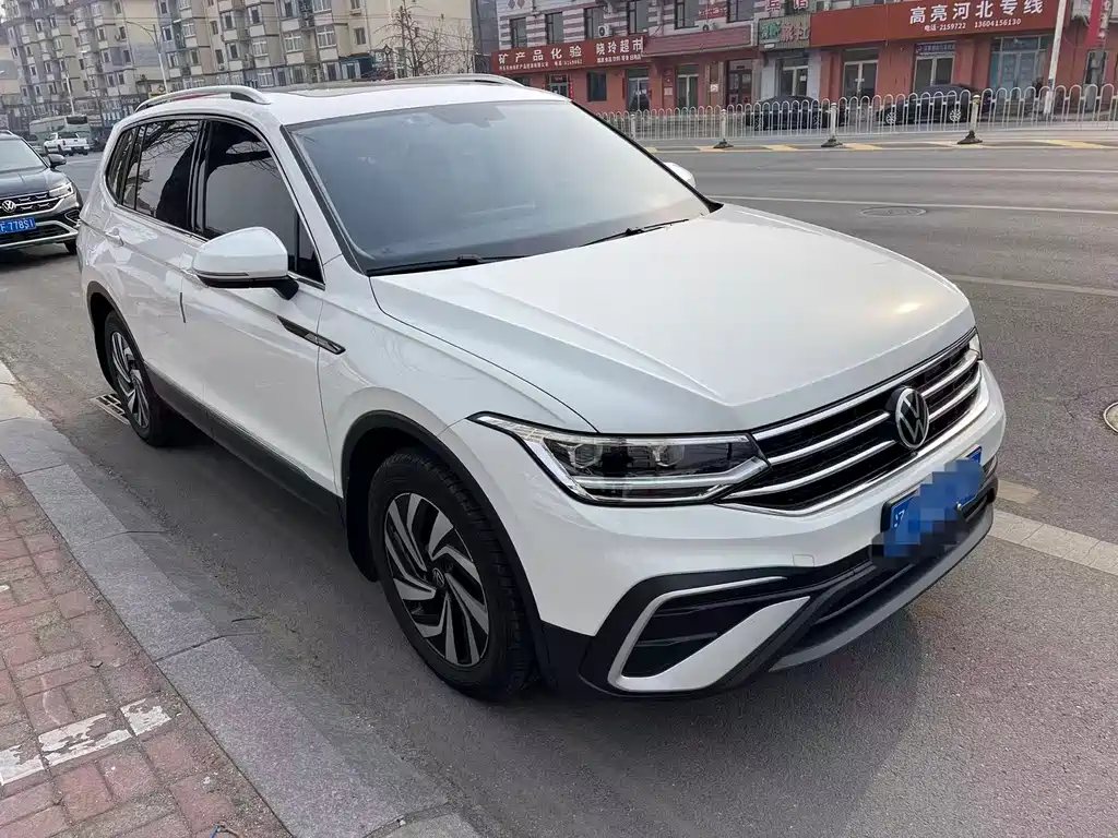 Volkswagen Tiguan L 2022 — фото 1
