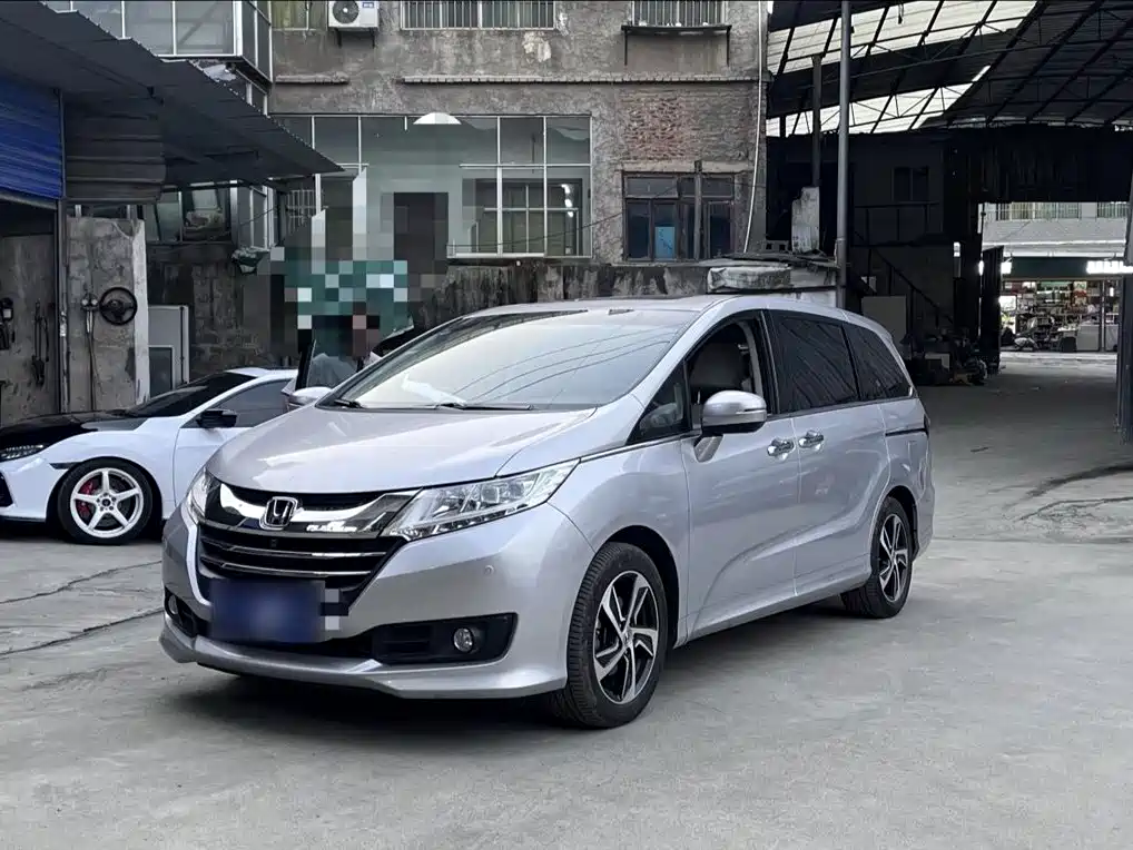 Honda Odyssey 2015 — фото 2