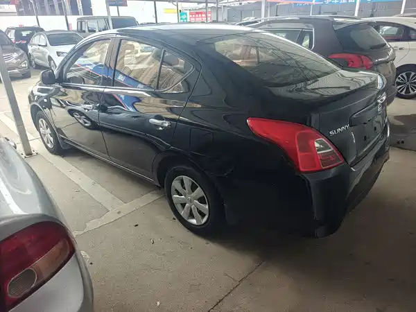 Nissan Sunny 2015