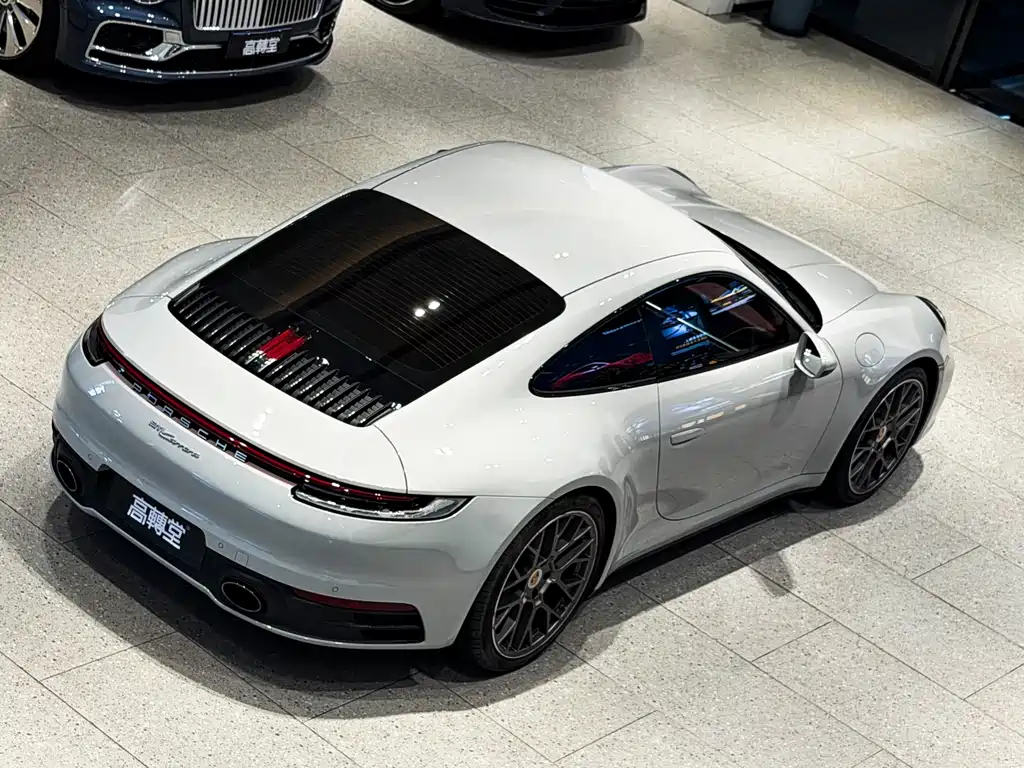 Porsche 911 2021 — фото 12