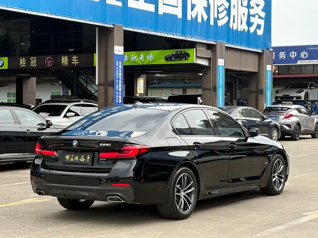 BMW 5 Series 2023 — фото 18