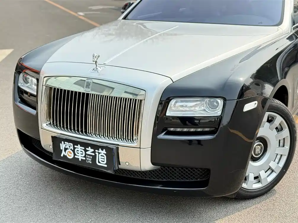 Rolls-Royce Ghost 2015 — фото 28