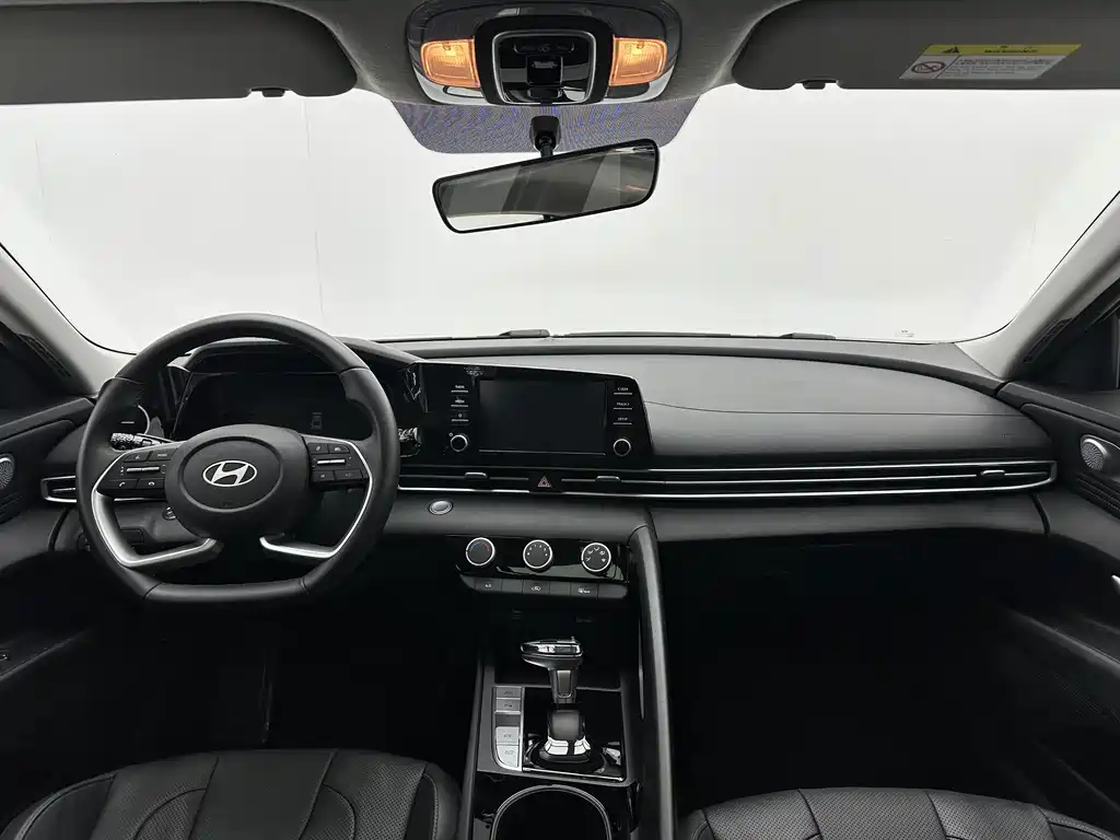 Hyundai Elantra 2024