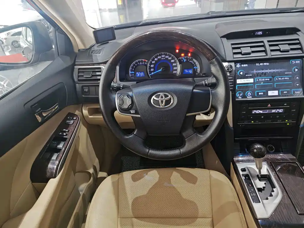 Toyota Camry 2015 — фото 9