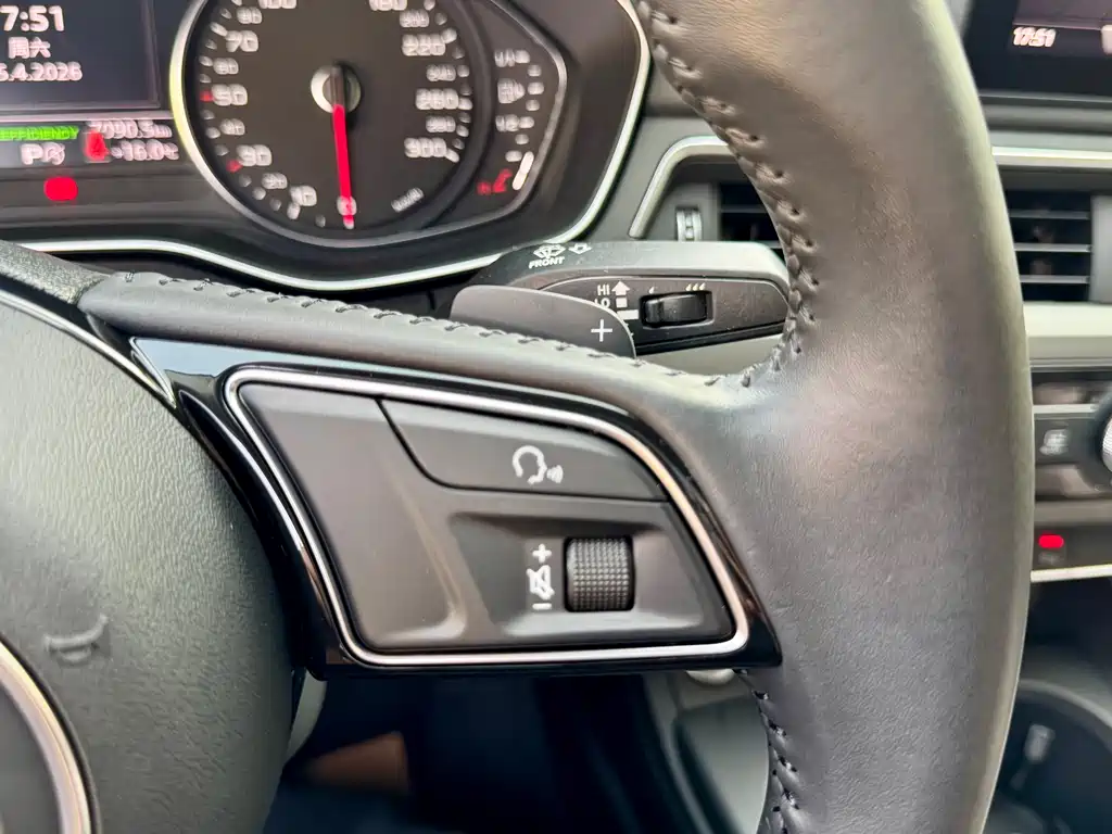 Audi A4L 2020 — фото 39