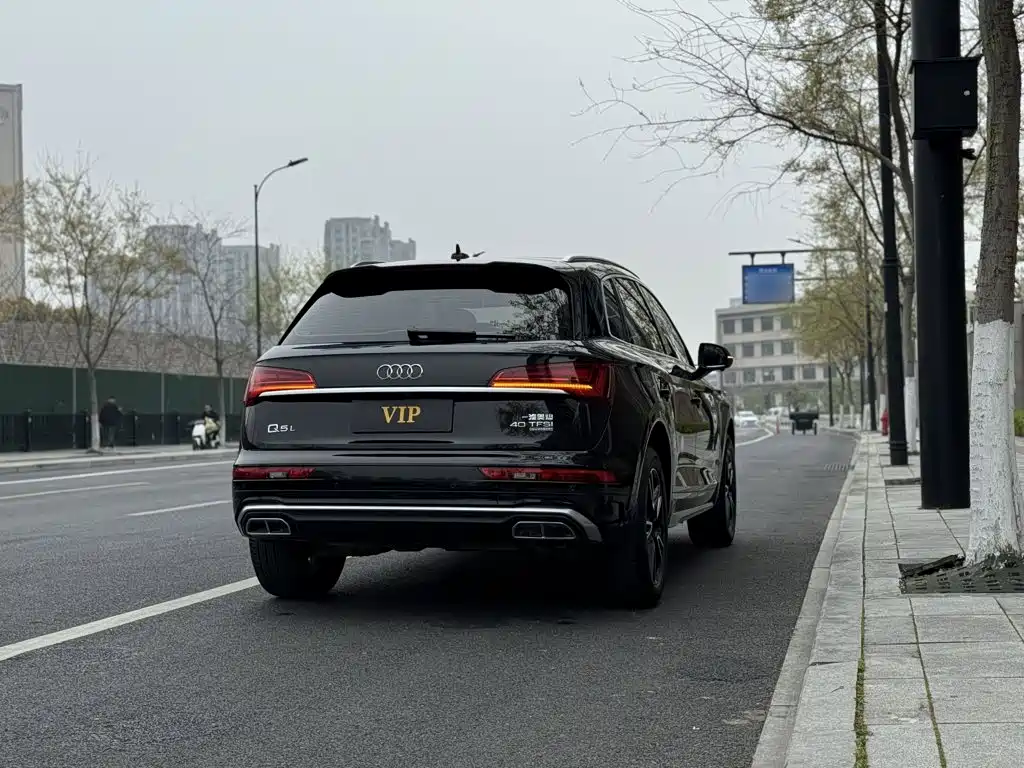 Audi Q5L 2023 — фото 25