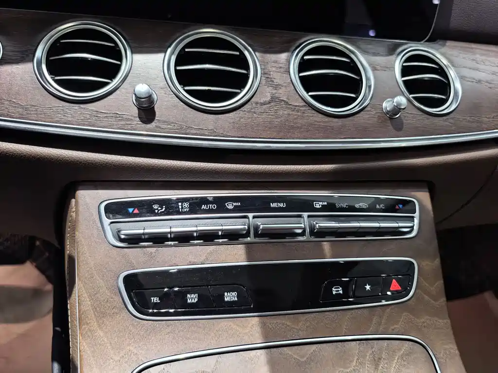 Mercedes-Benz E-Class 2023 — фото 10