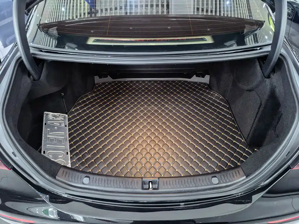Mercedes-Benz E-Class 2023 — фото 16