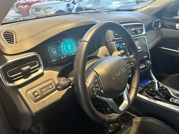 Lynk & Co 01 EM-P 2019