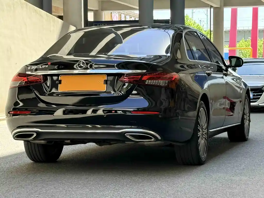 Mercedes-Benz E-Class 2022 — фото 4