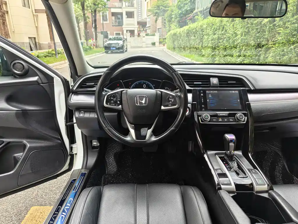 Honda Civic 2017 — фото 9