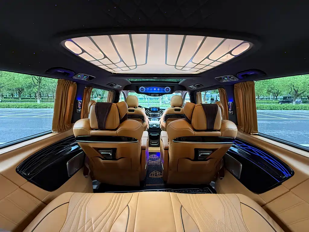 Mercedes-Benz V-Class 2021 — фото 12