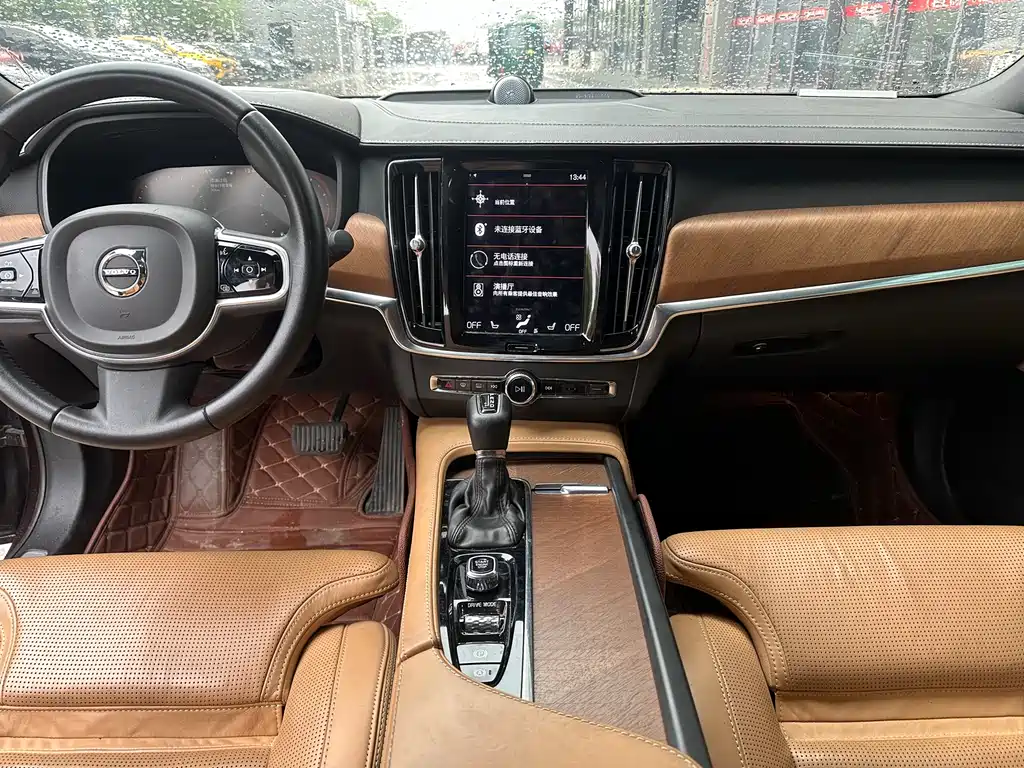 Volvo S90 2018 — фото 11