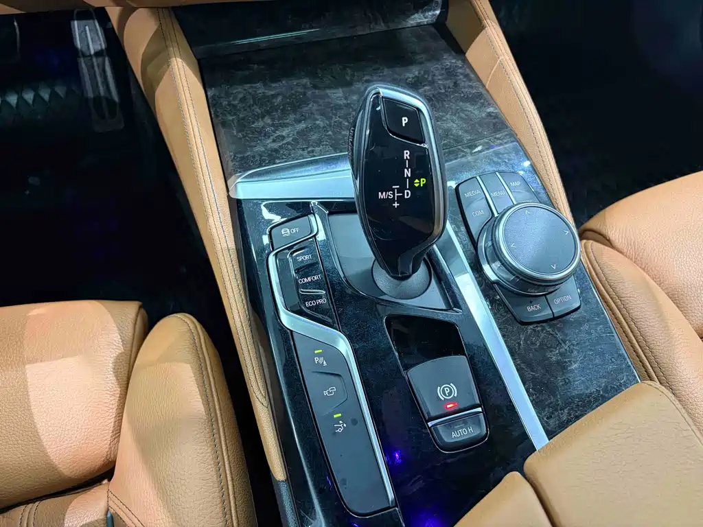 BMW 6 Series GT 2018 — фото 13