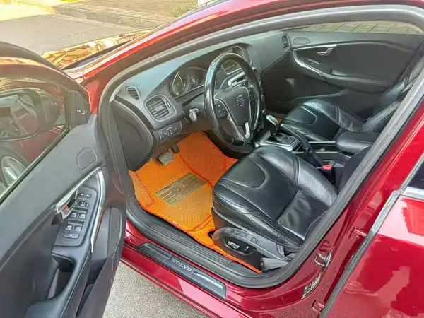 Volvo V40 2013