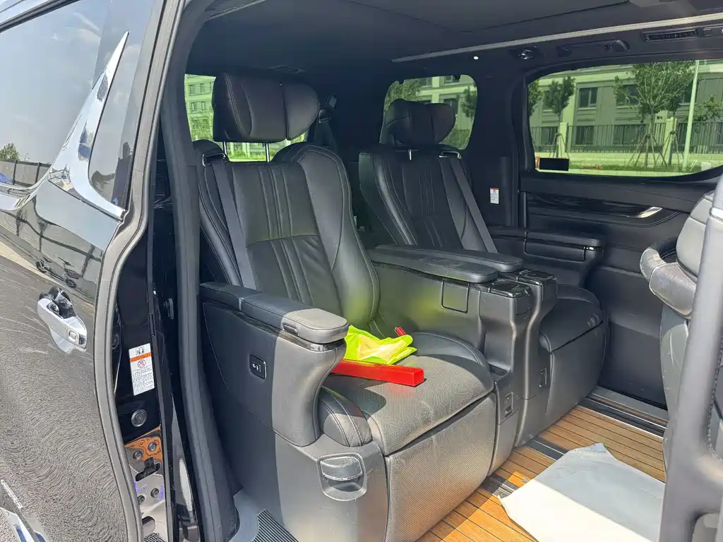Toyota Vellfire 2019 — фото 16