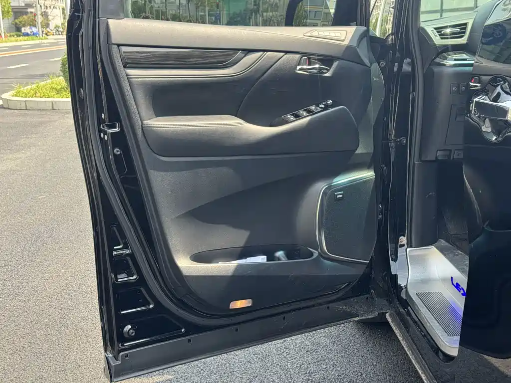 Toyota Vellfire 2019 — фото 9