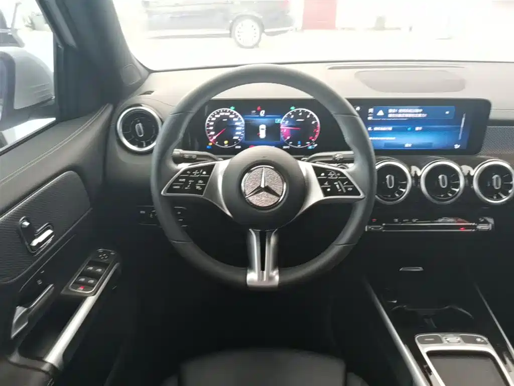 Mercedes-Benz GLB 2023 — фото 11