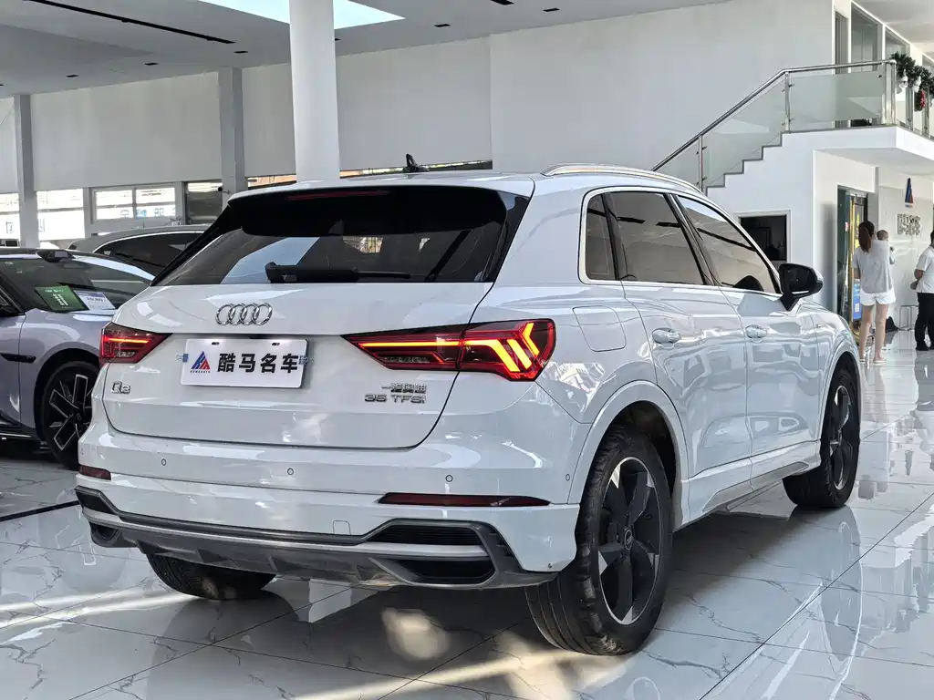 Audi Q3 2021 — фото 15