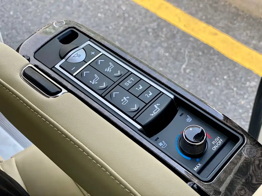 Toyota Vellfire 2020 — фото 18