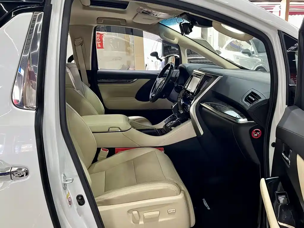 Toyota Alphard 2020 — фото 9