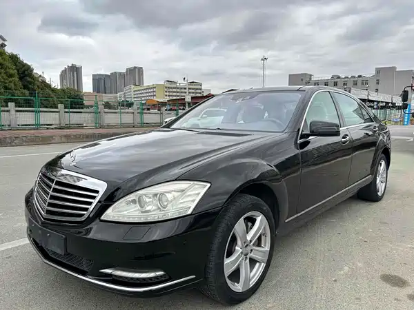 Mercedes-Benz S-Class 2010