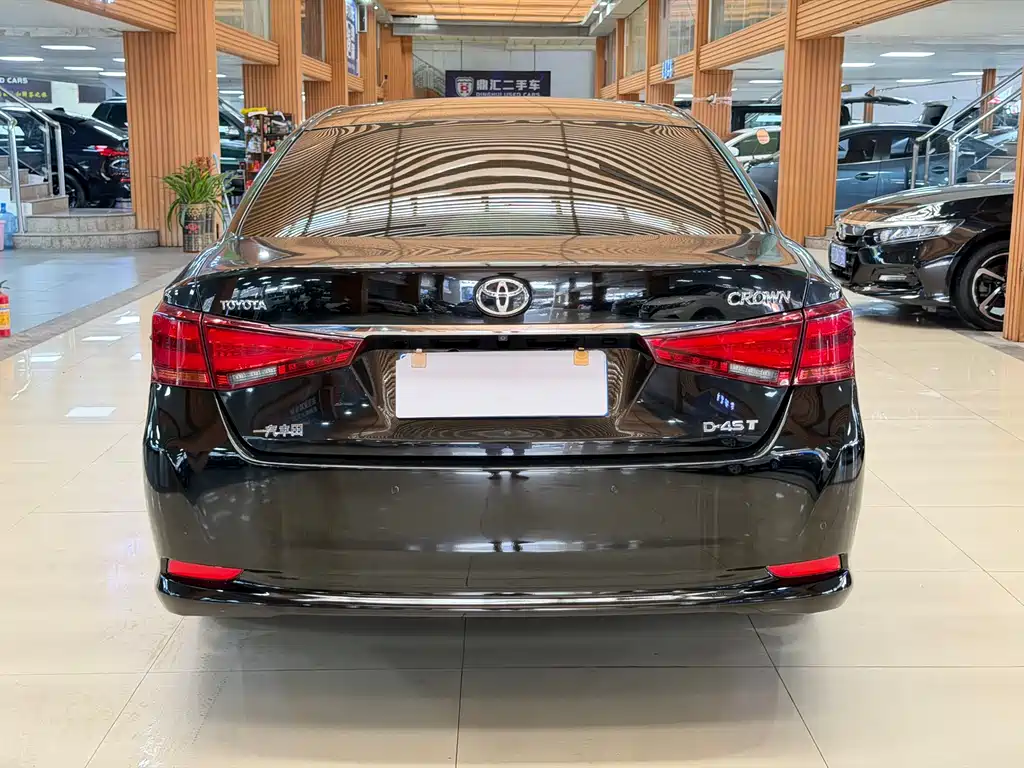 Toyota Crown 2018 — фото 19