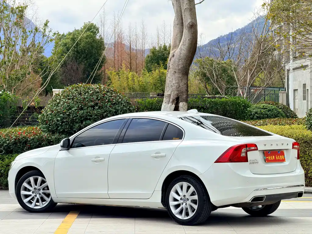 Volvo S60 2016 — фото 17