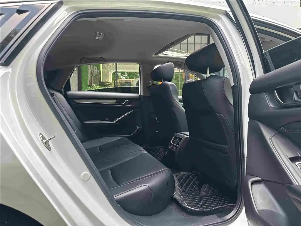 Honda Accord 2022 — фото 16