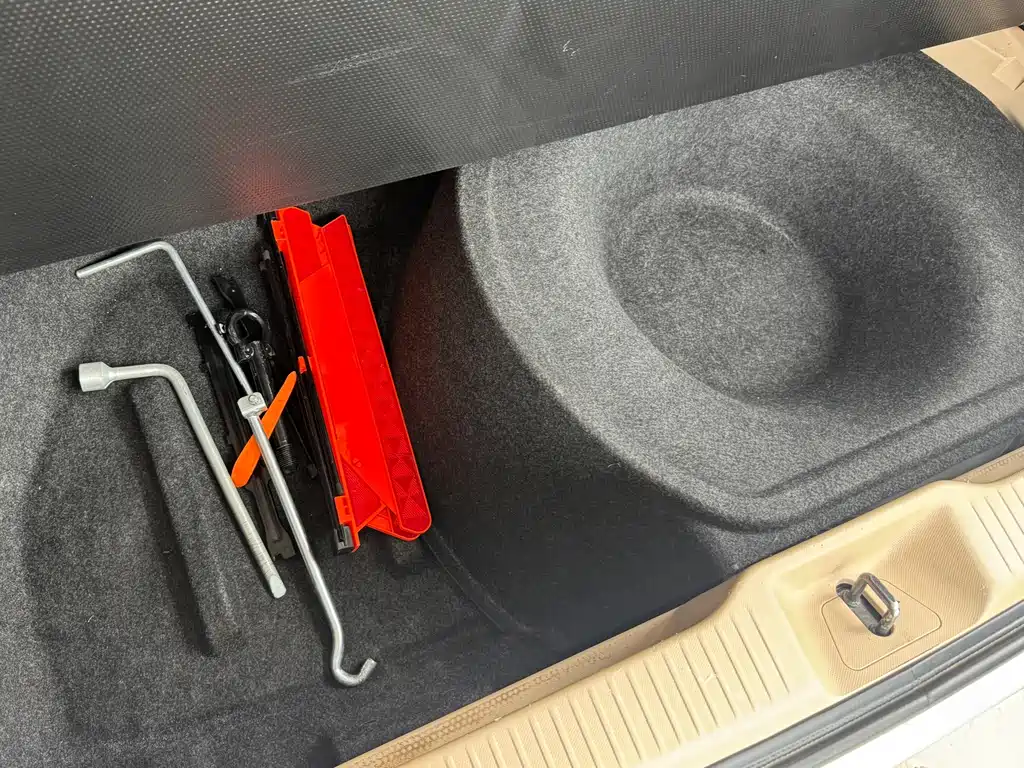 Toyota Previa 2015 — фото 23