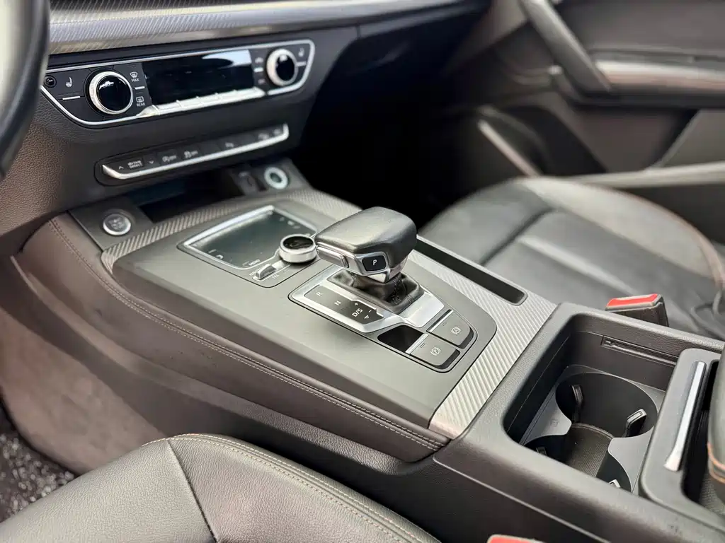 Audi Q5L 2019 — фото 23