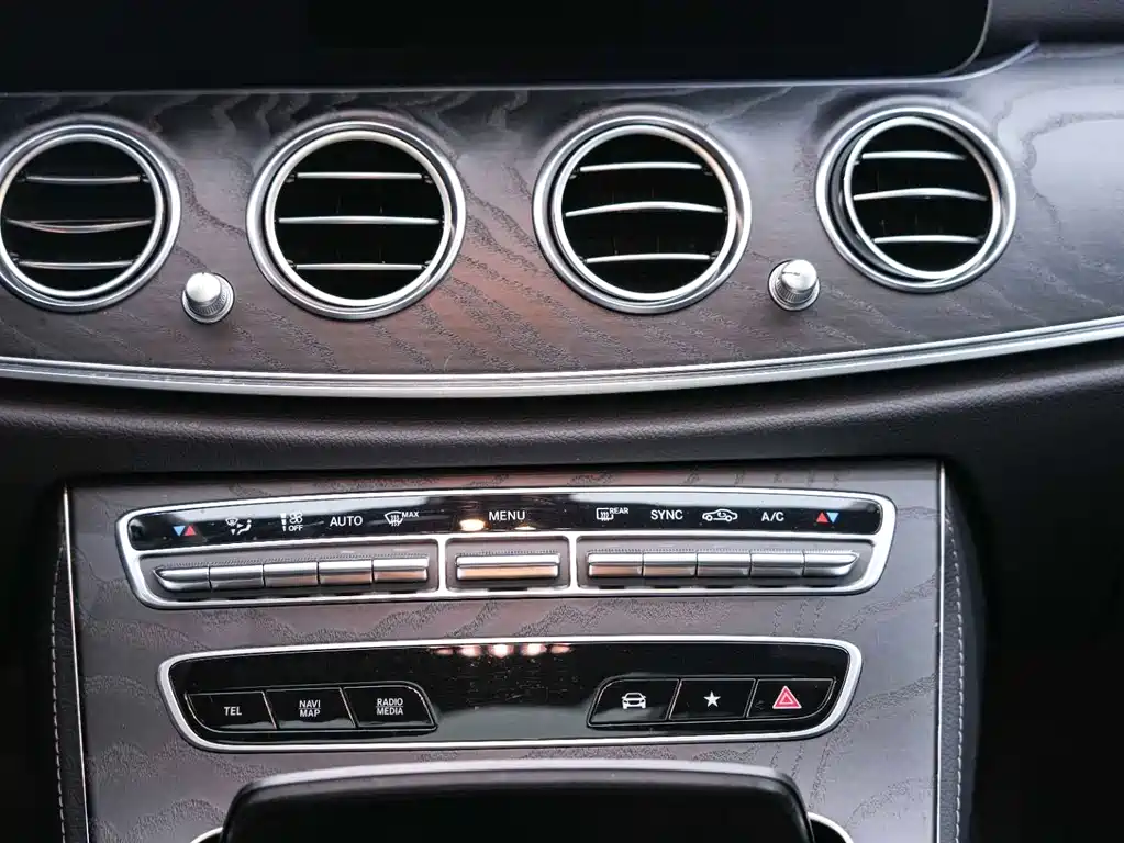 Mercedes-Benz E-Class 2020 — фото 19