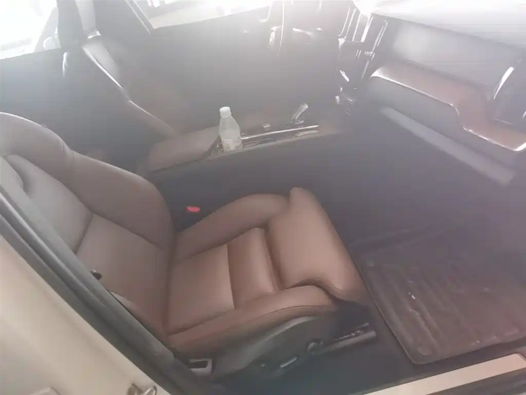 Volvo XC60 2021 — фото 25