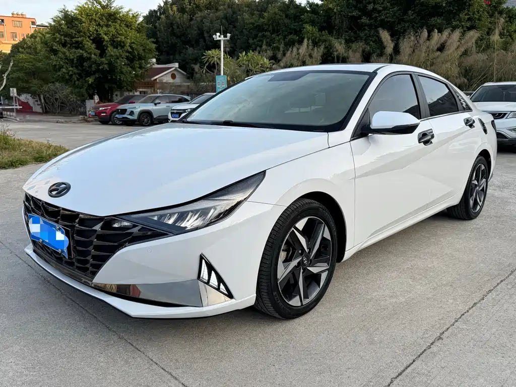 Hyundai Elantra 2022 — фото 1