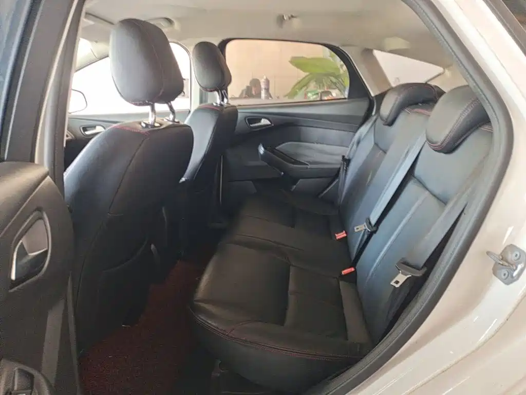 Ford Focus 2015 — фото 17