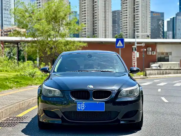 BMW M5 2005