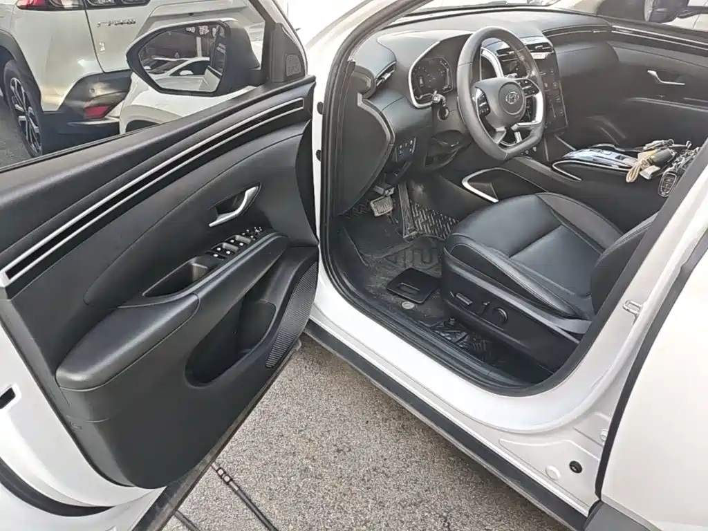 Hyundai Tucson 2023 — фото 16