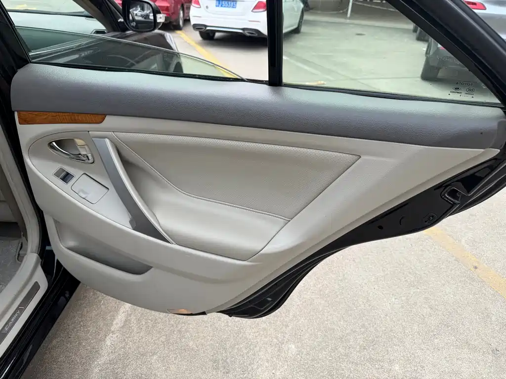 Toyota Camry 2013 — фото 18