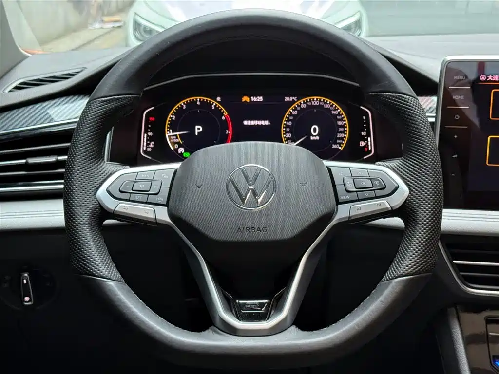 Volkswagen Tiguan L 2024 — фото 12