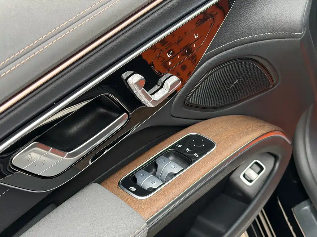Mercedes-Benz EQS 2024 — фото 12
