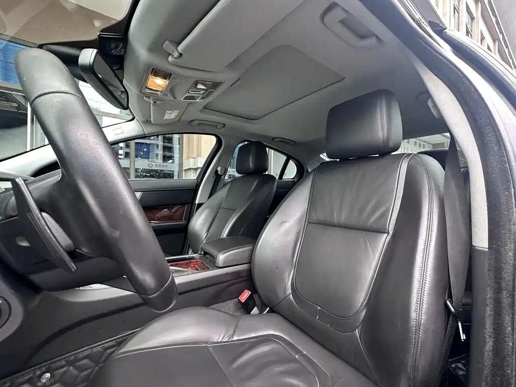 Jaguar XF 2014 — фото 16