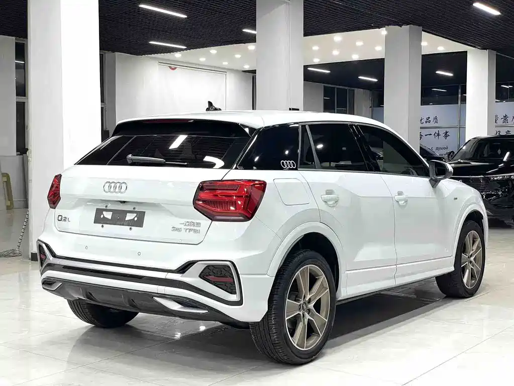 Audi Q2L 2023 — фото 6