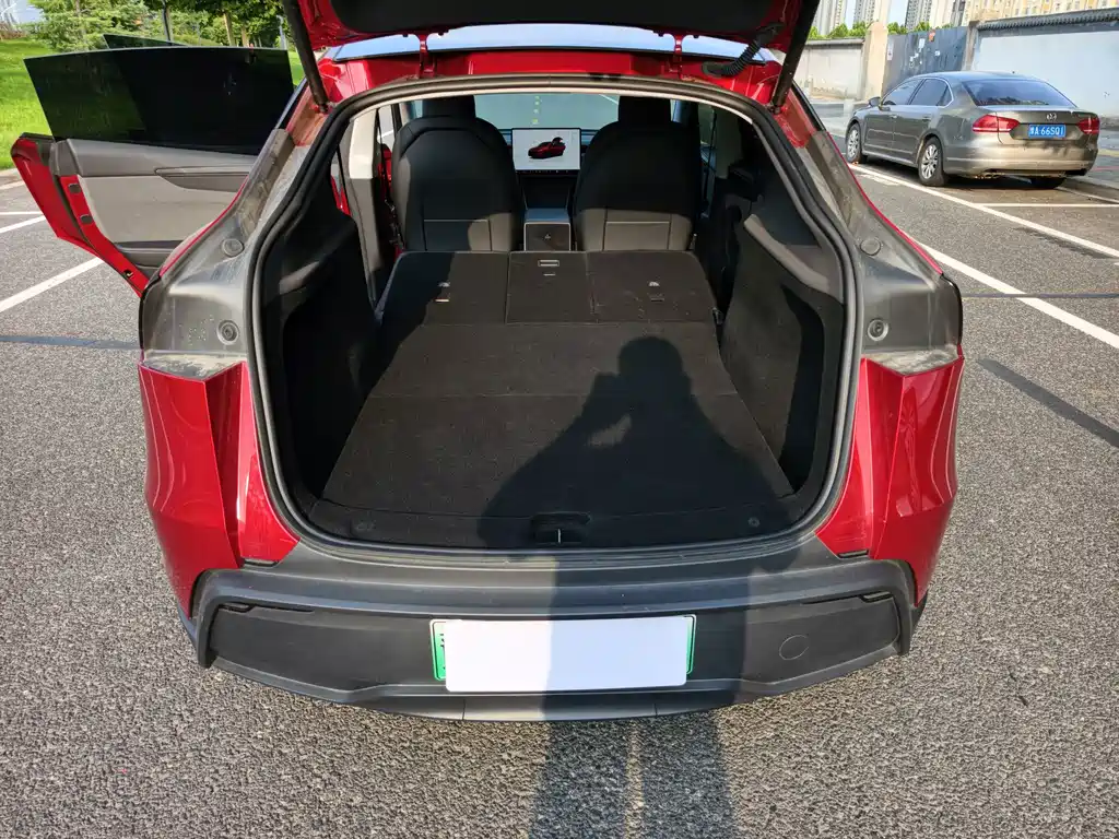 Tesla Model Y 2025 — фото 17