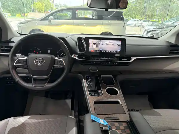 Toyota Granvia 2025