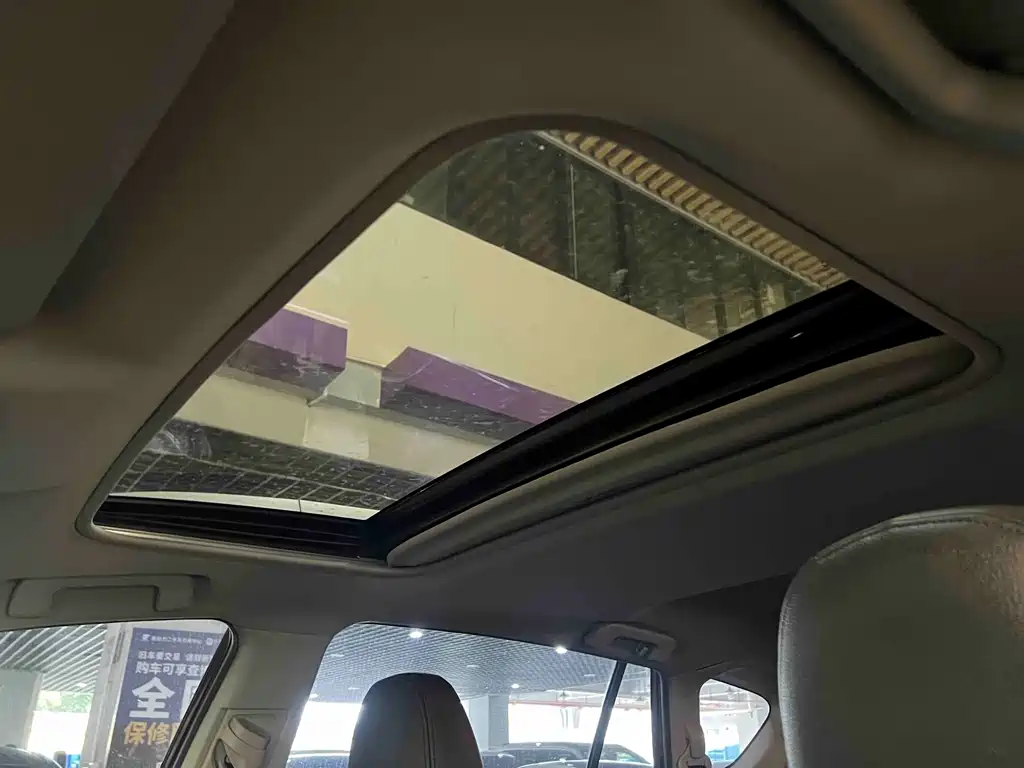 Toyota RAV4 2017 — фото 10
