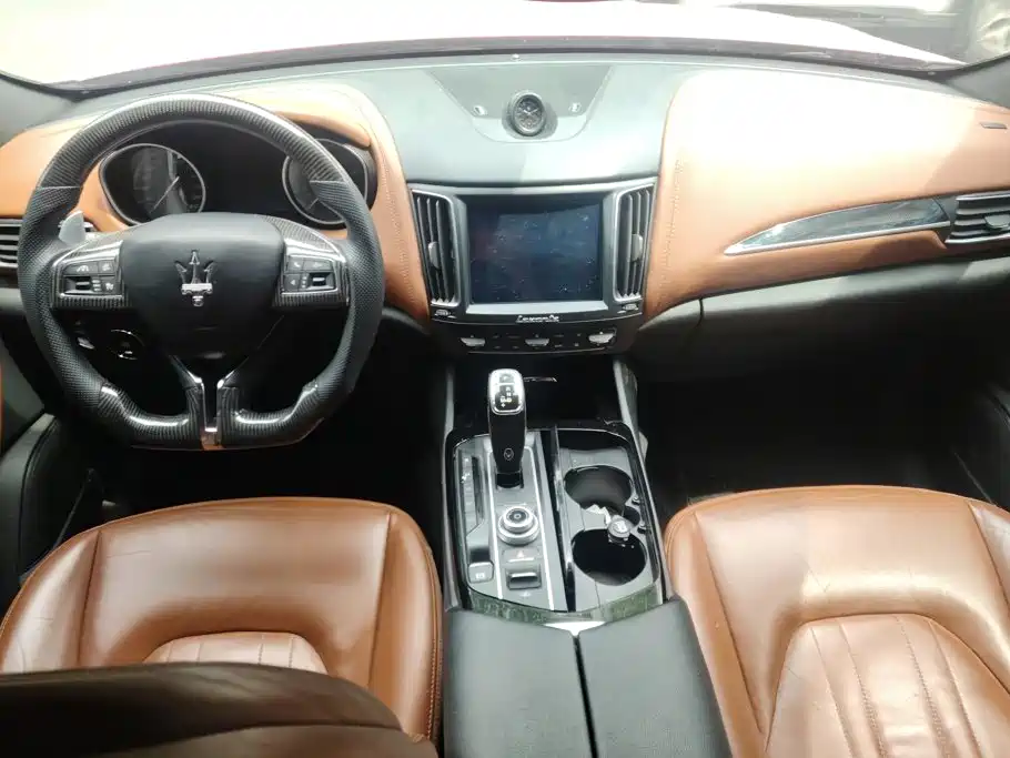 Maserati Levante 2017 — фото 12