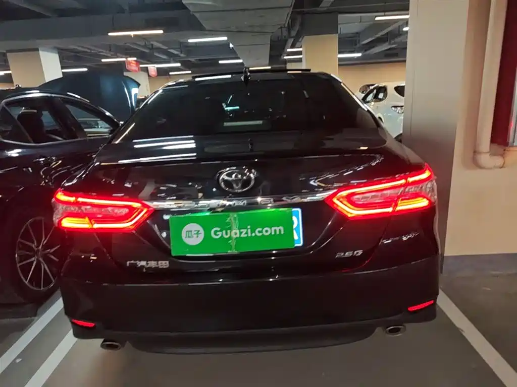 Toyota Camry 2023 — фото 6