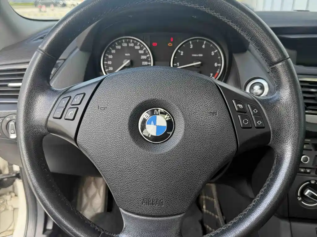 BMW X1 2013 — фото 8