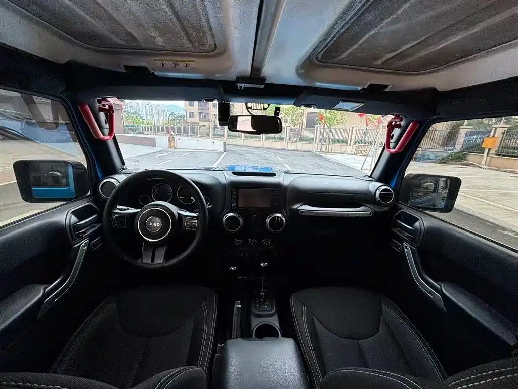 Jeep Wrangler 2016 — фото 9
