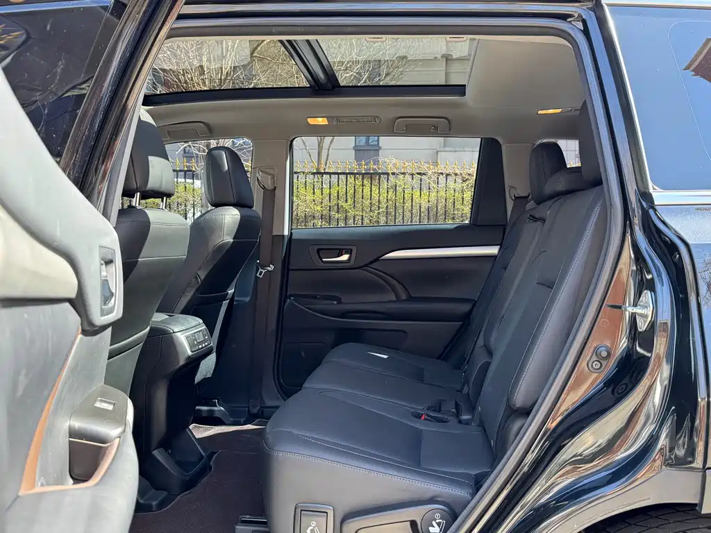 Toyota Highlander 2018 — фото 10